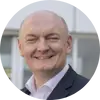 Christian Walter Markus Graf blickt in die Kamera, Portrait Foto