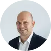 Torben Maybaum Markus Graf blickt in die Kamera, Portrait Foto